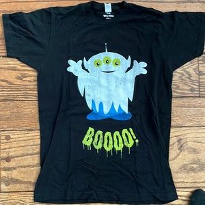 Medium size Disney Pixar shirt. Picture of the alien from toy story